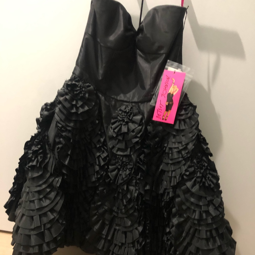 NWT Betsy Johnson black cocktail dress sz 4